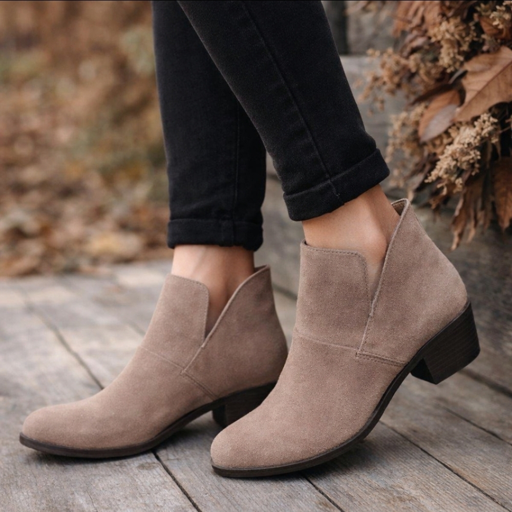Me Too Zeus Modern Boho Minimalist Taupe Suede Block Heel Bootie 8M